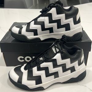 Converse Voltage Mid ladies sneakers size 9